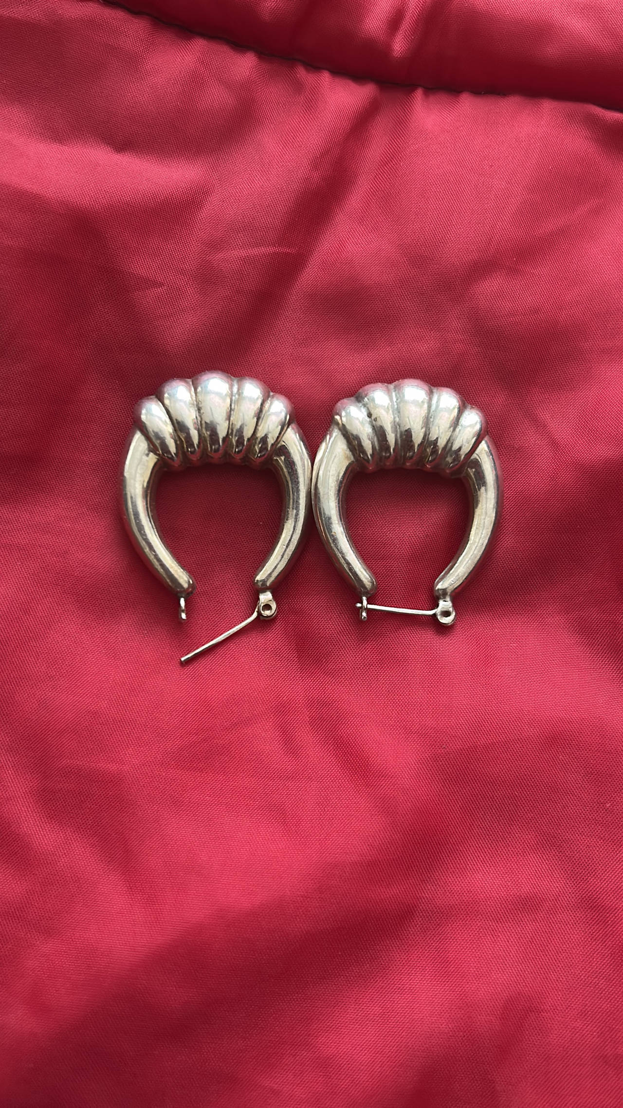 Vintage Sterling Silver Ribbed Scalloped Hoop Earrings