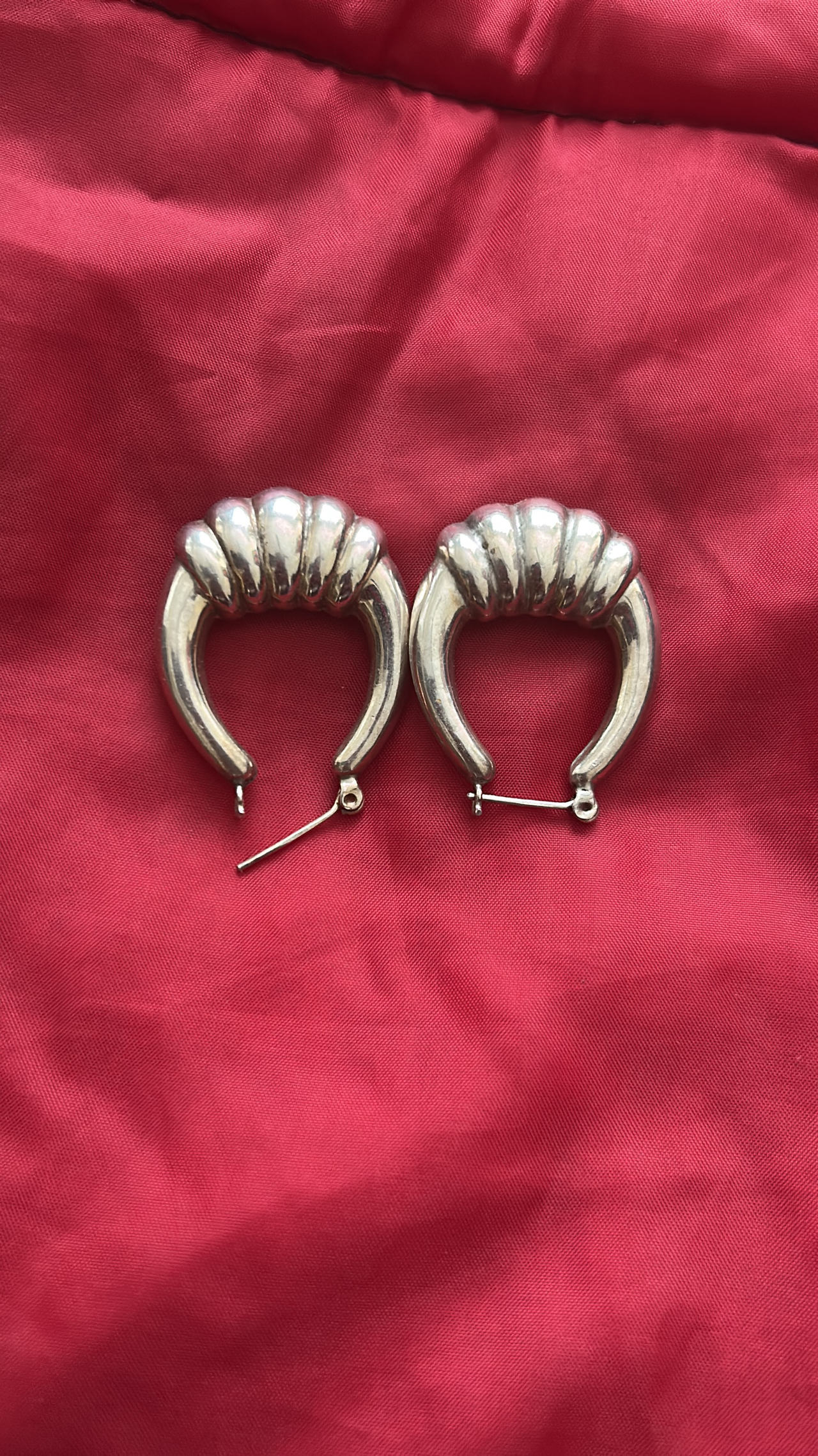 Vintage Sterling Silver Ribbed Scalloped Hoop Earrings