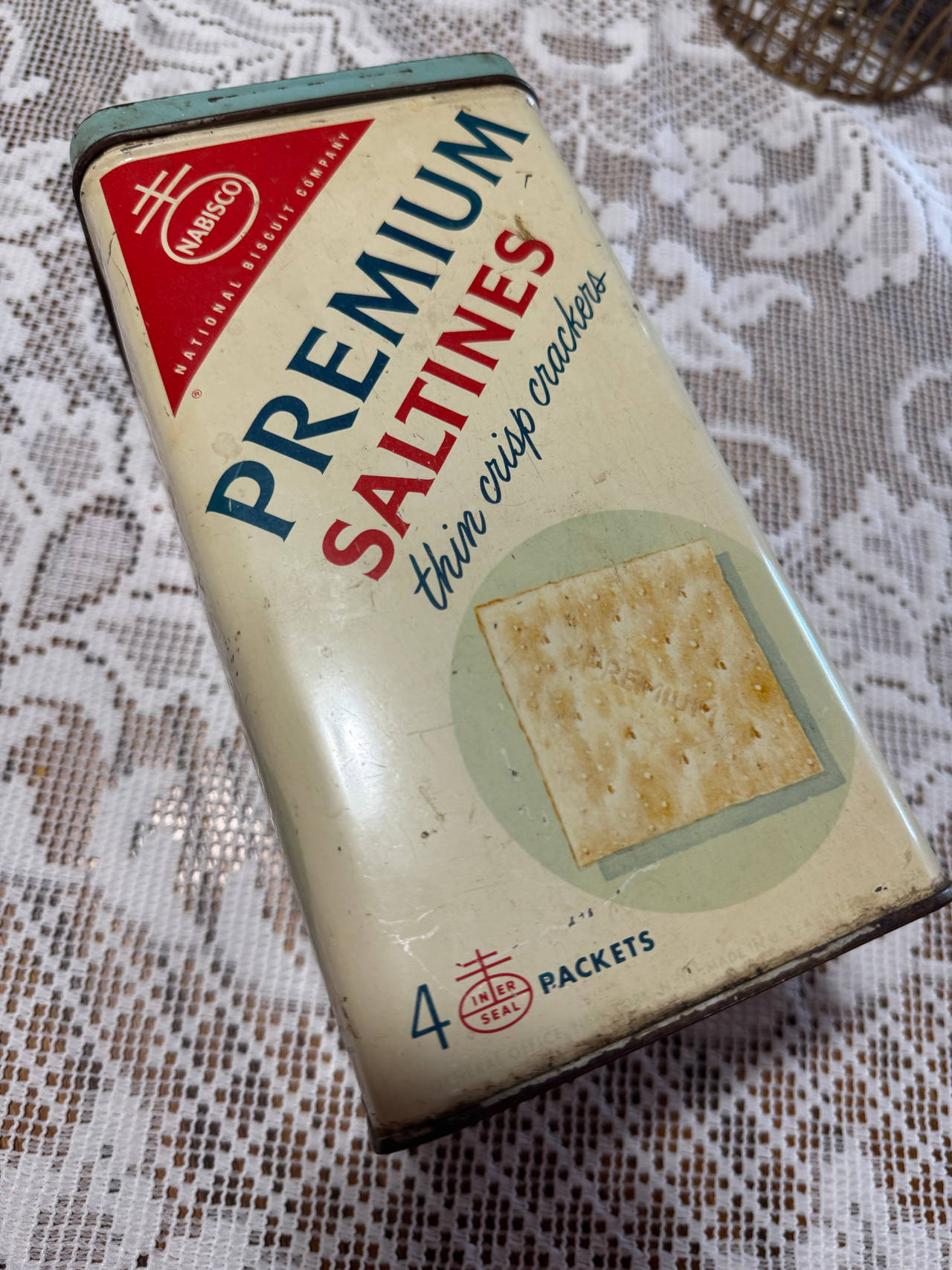 Nabisco Premium Saltines Tin