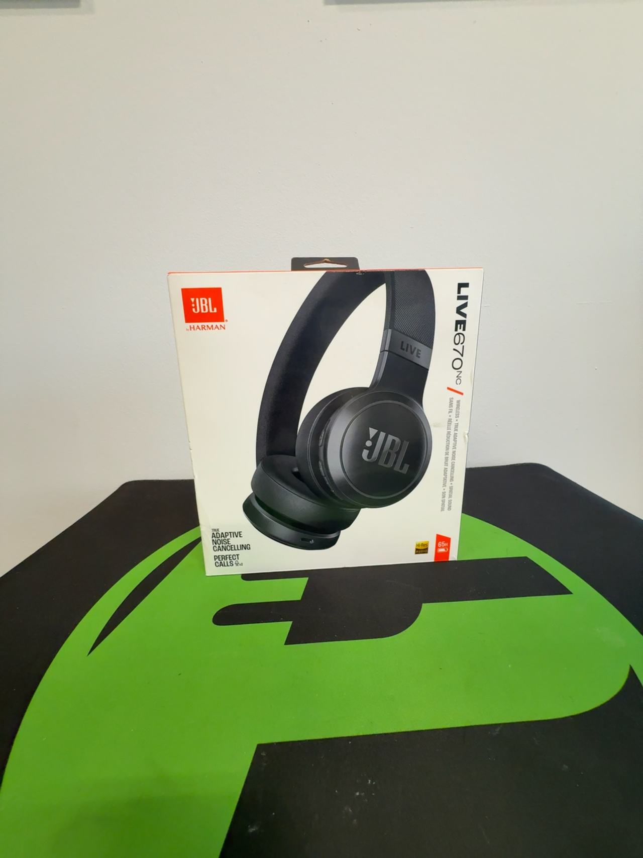 JBL Live 675NC Wireless On-Ear Noise Cancelling Headphones Black