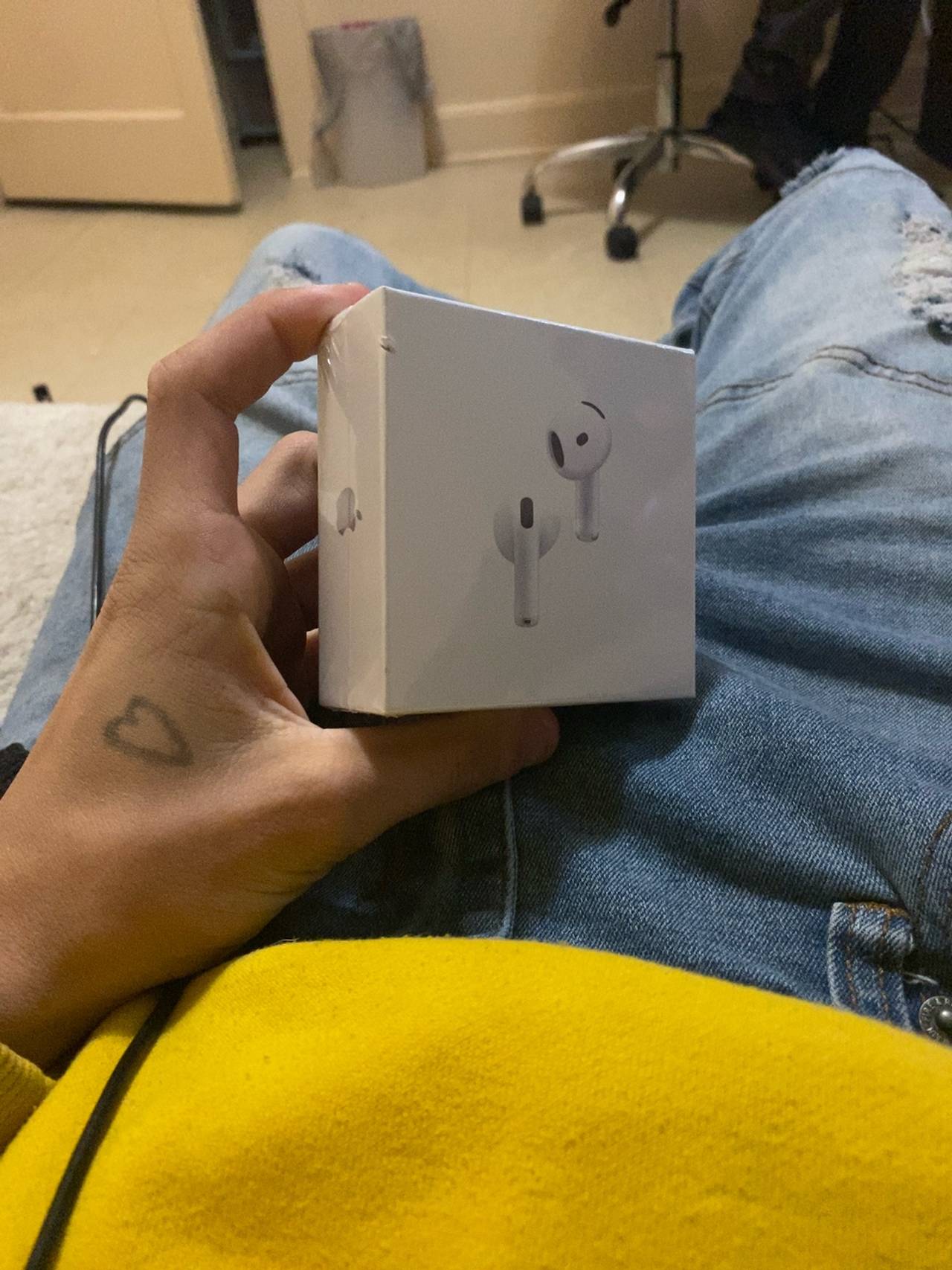 Apple AirPods 4th Generation ANC