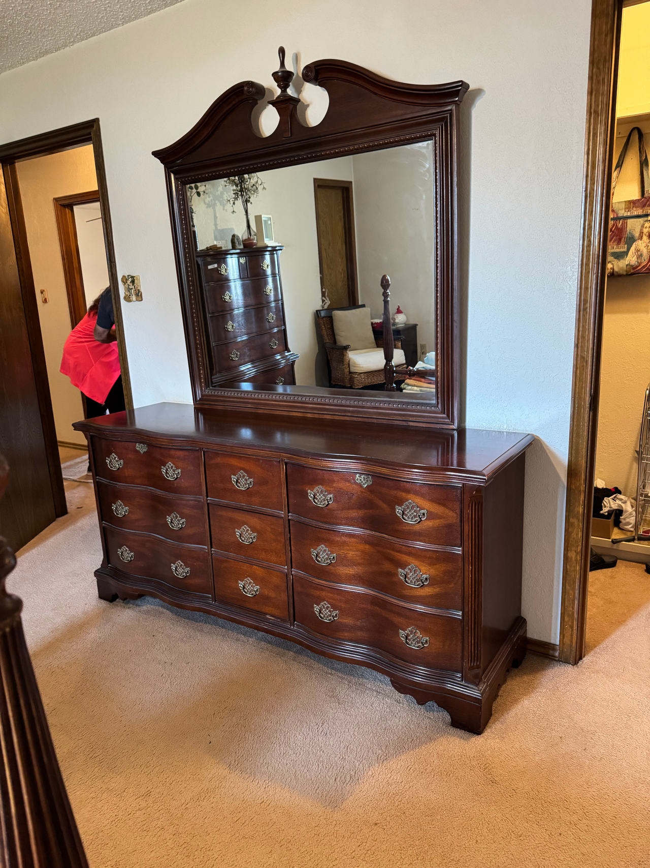Thomasville Cherry Queen Anne Dresser and Mirror