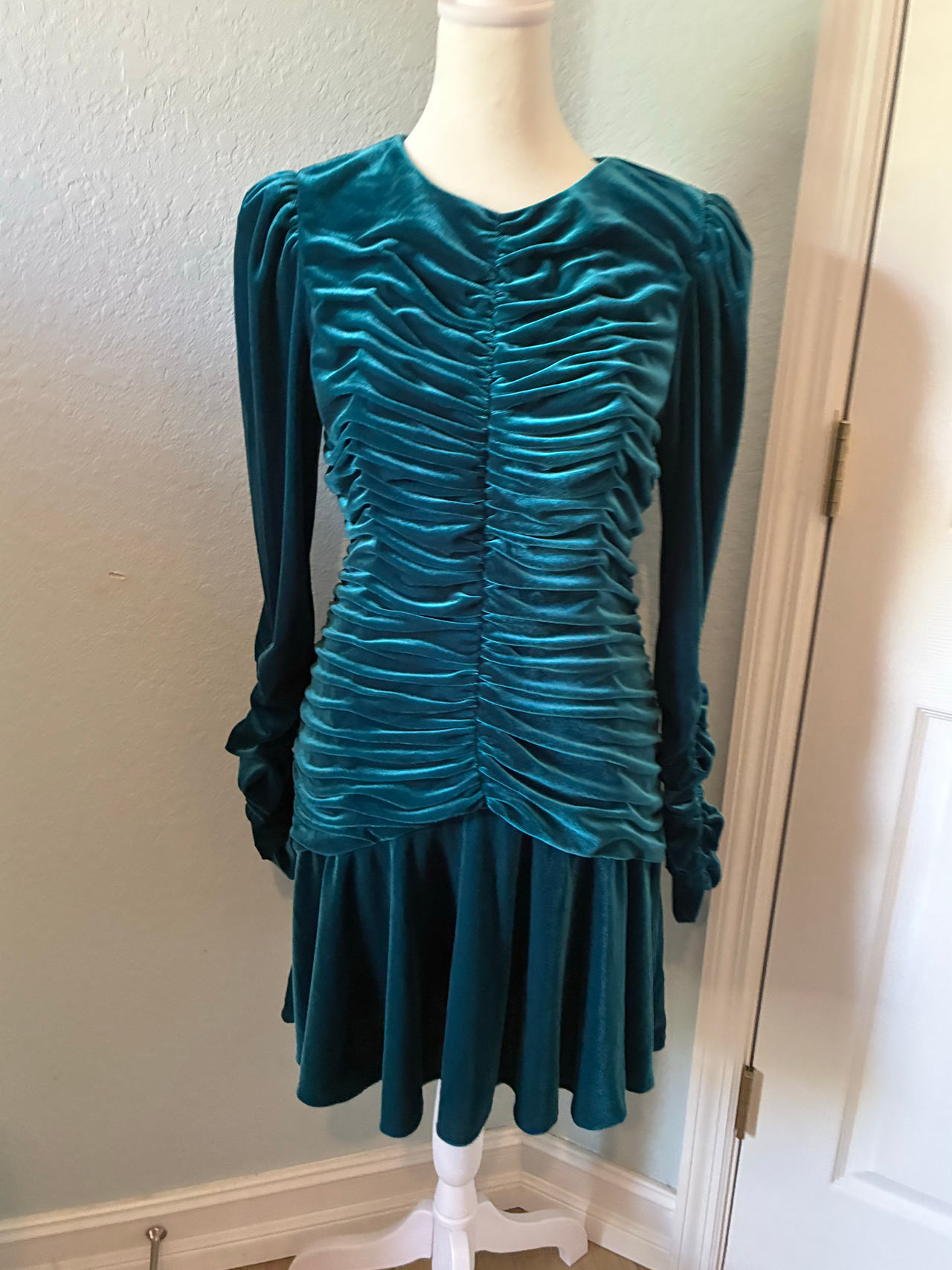 ML Monique Lhuillier Vintage Ruched Velvet Mini Dress