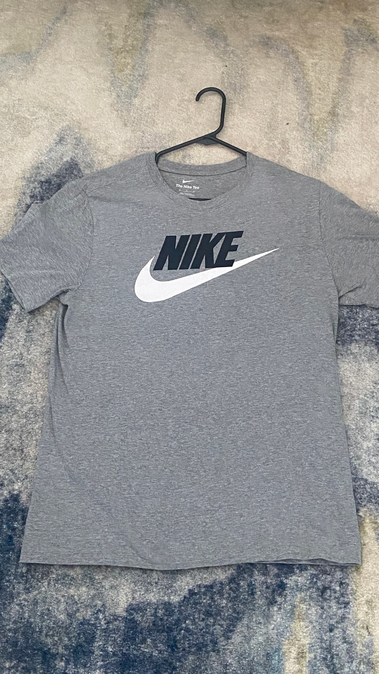 Nike Sportswear Club T-Shirt CASH ONLY 