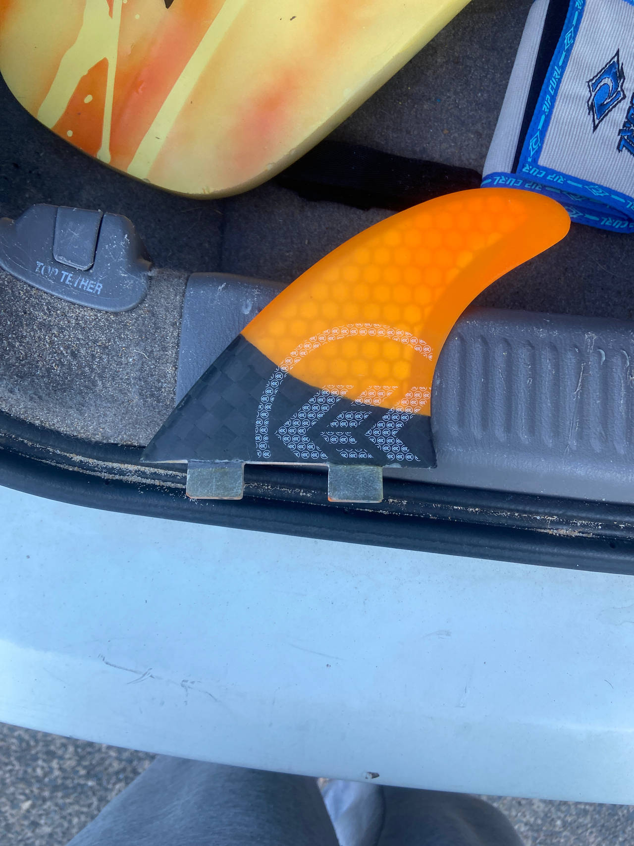 FCS II Performer Neo Carbon Medium Tri Fin