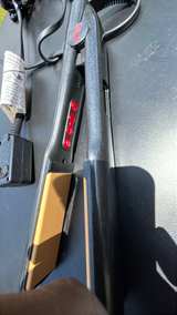 CHI Original 1" Ceramic Hair Straightening Flat Iron - Image 2