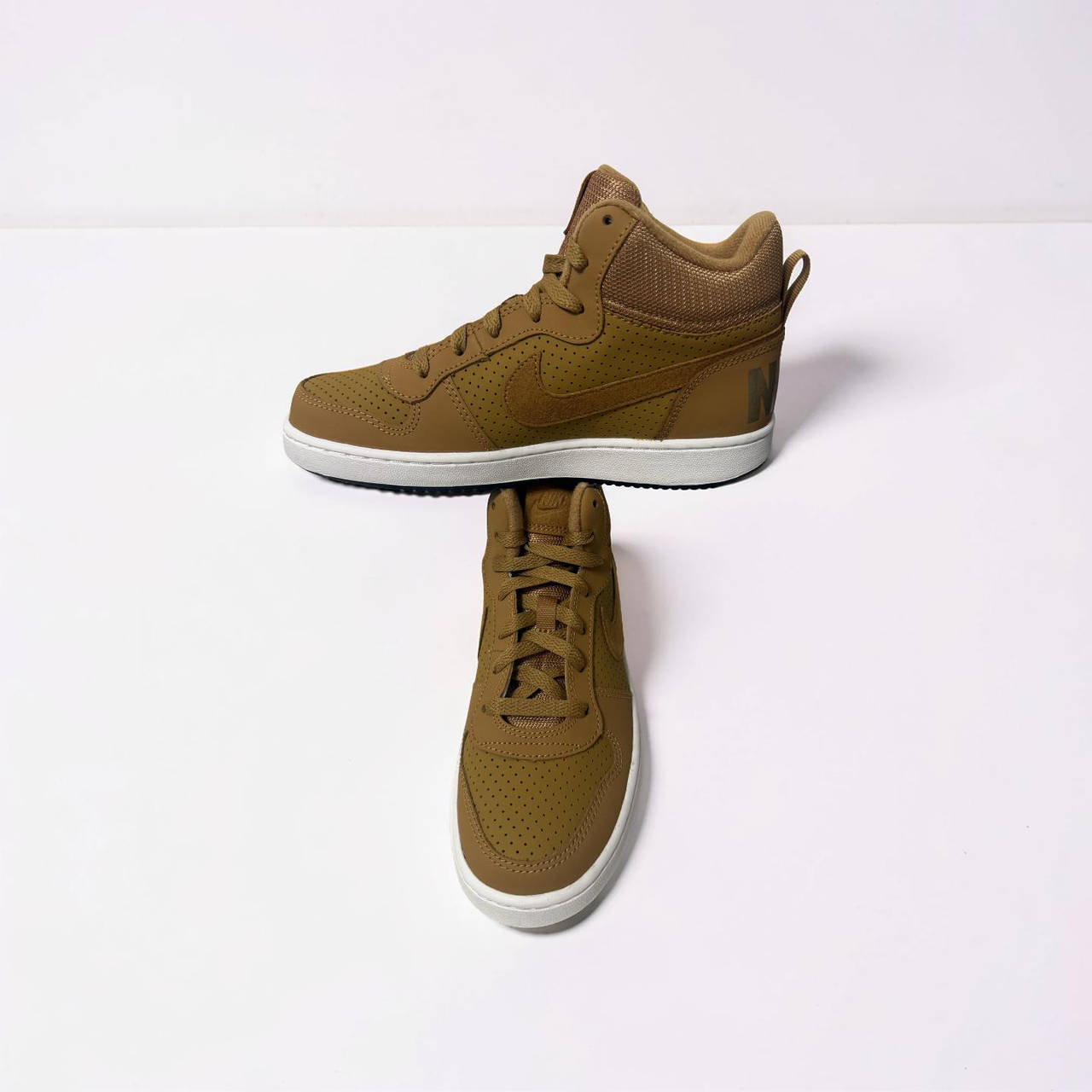 Nike Court Borough High Wheat