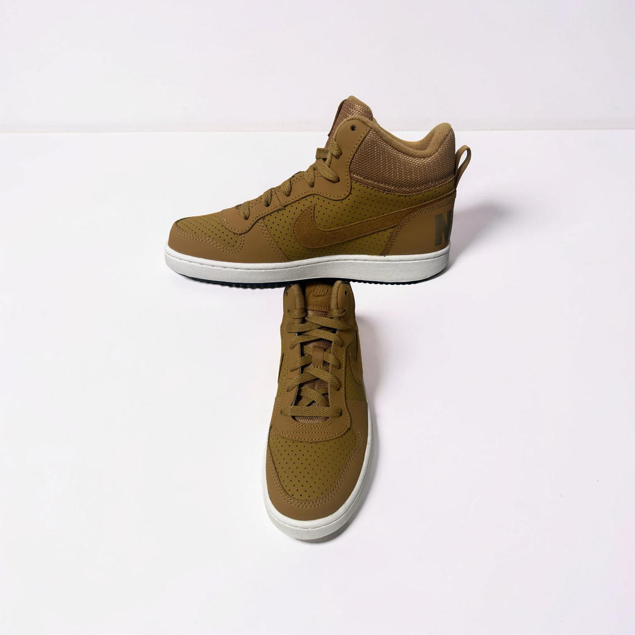 Nike Court Borough High Wheat