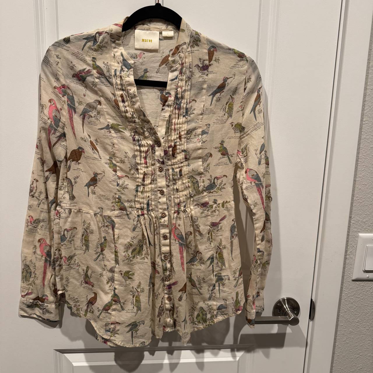 Anthropologie MAEVE pintuck cream bird print Button Lightweight Long Sleeve 