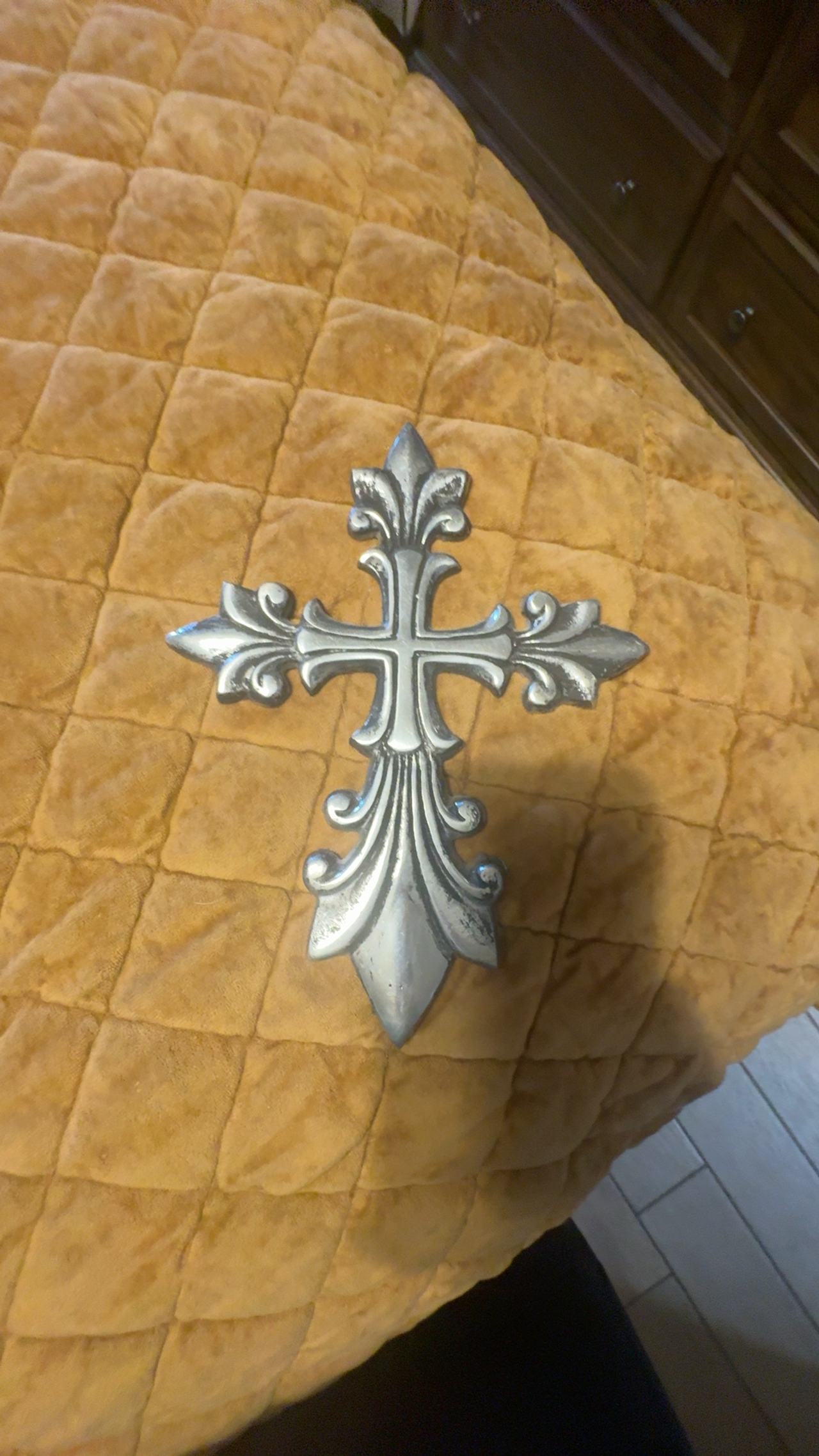 Metal Wall Hanging Christian Cross Silver 8" x 6.5"