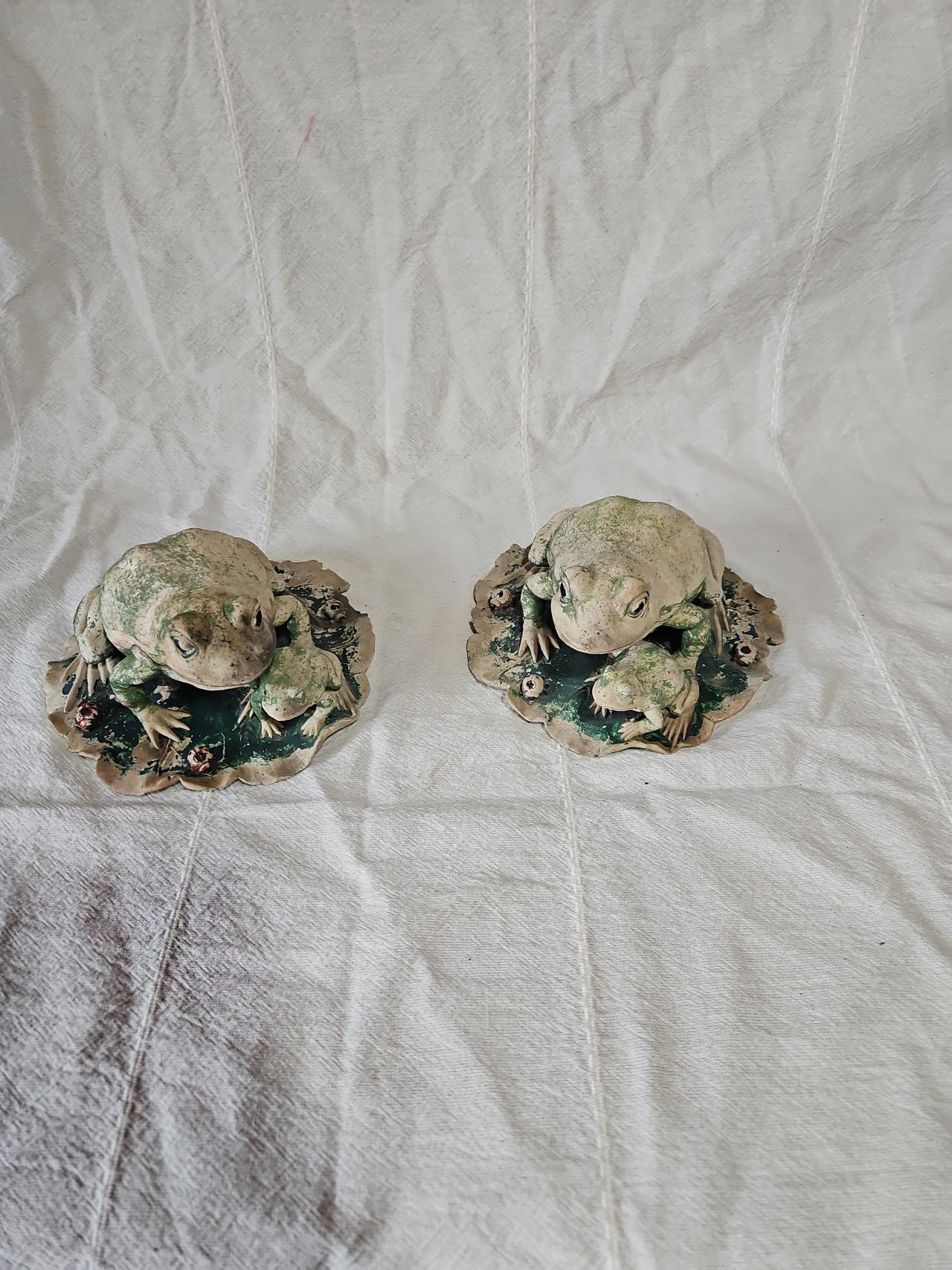 Frog and Baby on Lily Pad Garden Statues