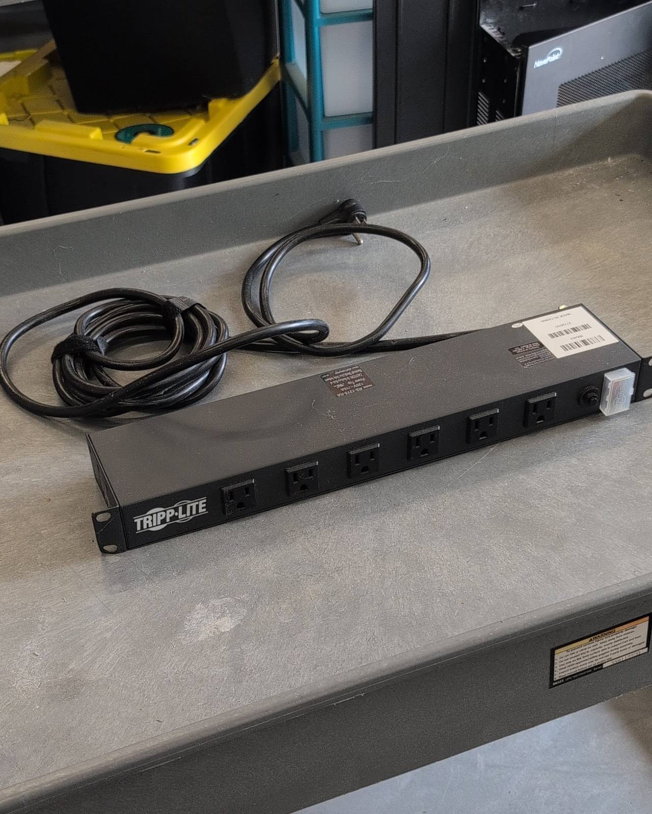 Tripp Lite 6-Outlet Rackmount Power Strip RS-0615-R