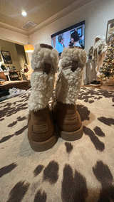 Women’s size 7M Chestnut Boots Sherpa Lined - Image 4