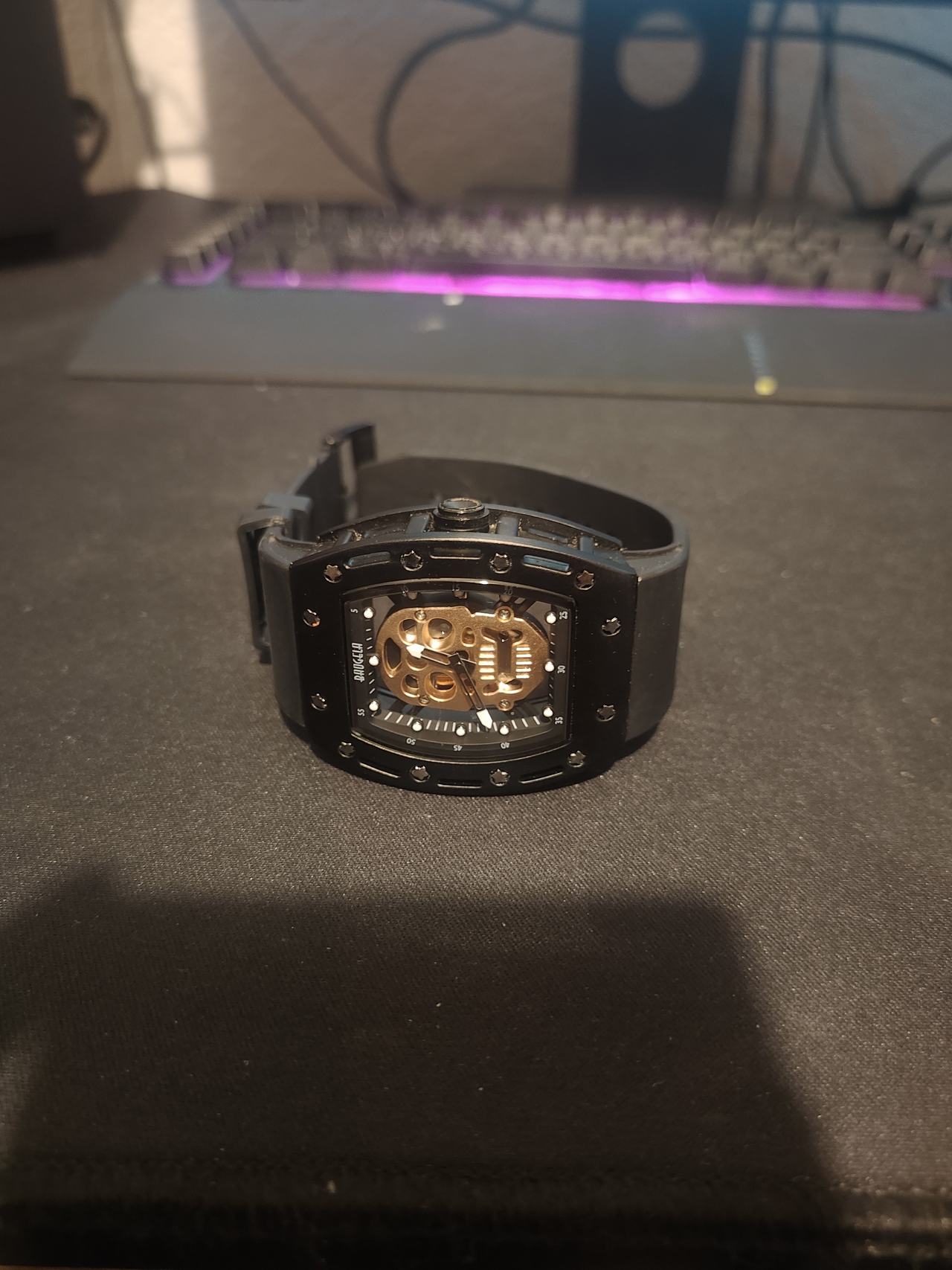 Luxury Rose Gold Skull Watch