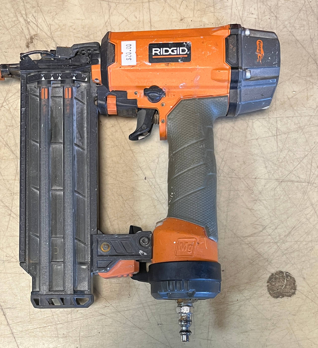 RIDGID Fuego R250SFE 16-Gauge Straight Finish Nailer