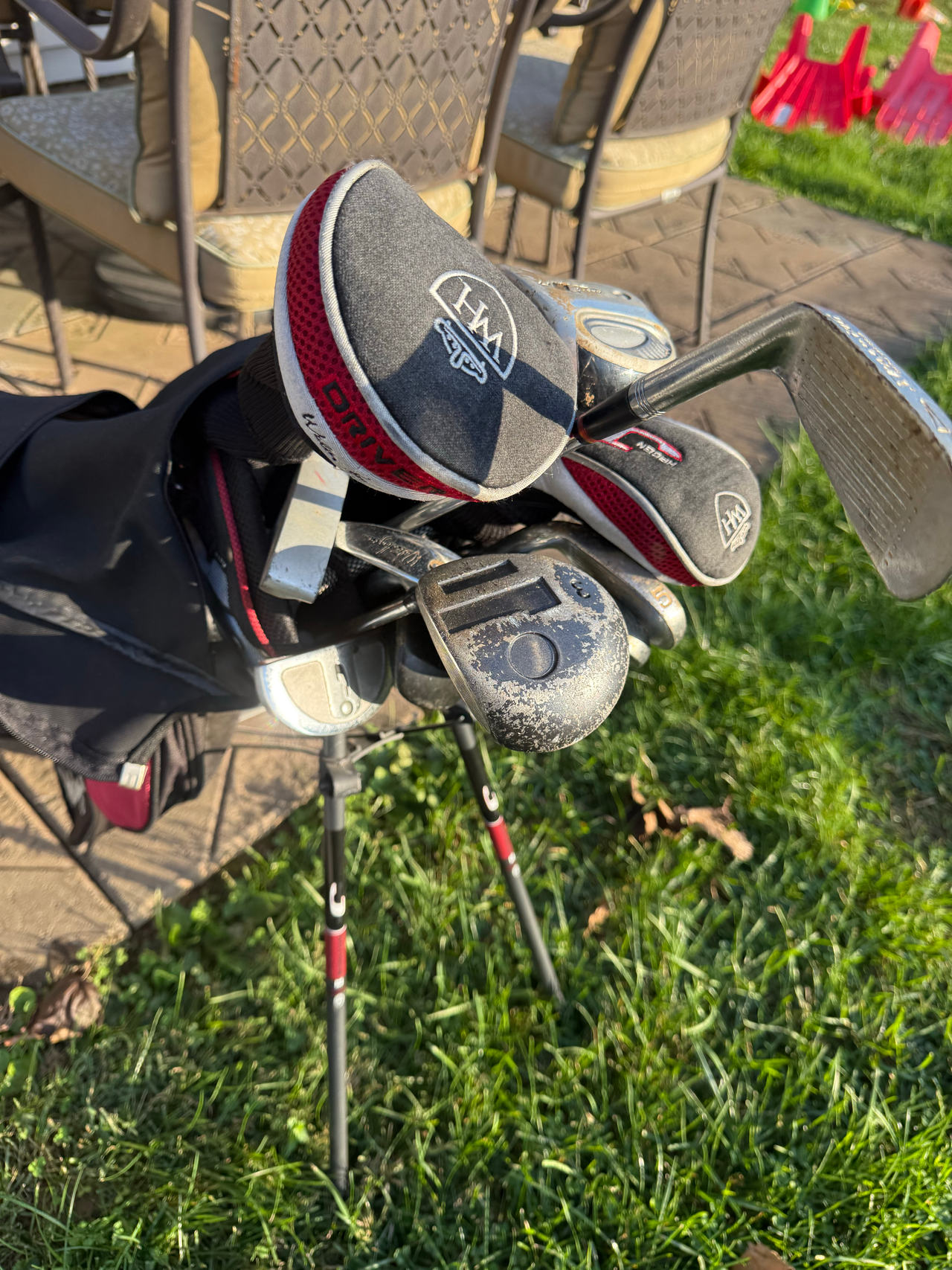 Assorted kids, golf clubs