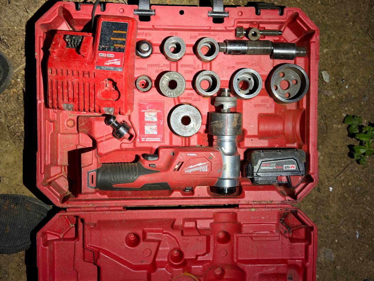 Milwaukee M18 FORCE LOGIC 6 Ton Knockout Tool Kit