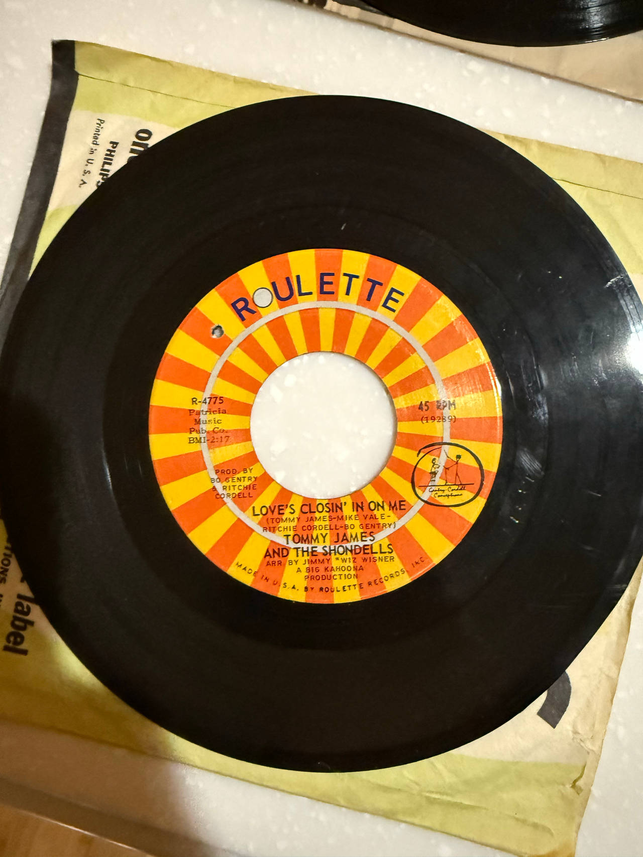 Tommy James and the Shondells - Love's Closin' In On Me 7" Vinyl Single