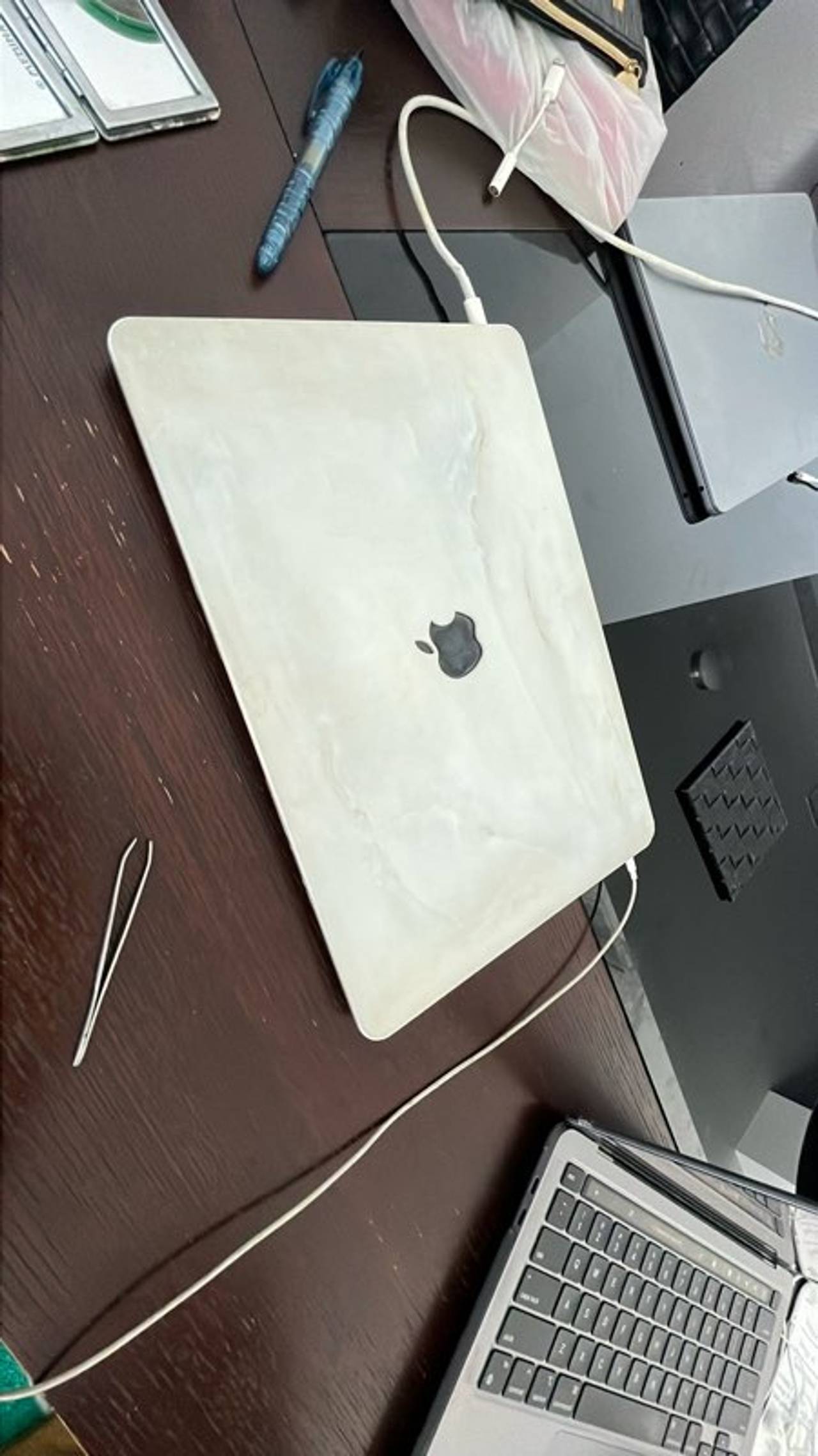 Apple MacBook