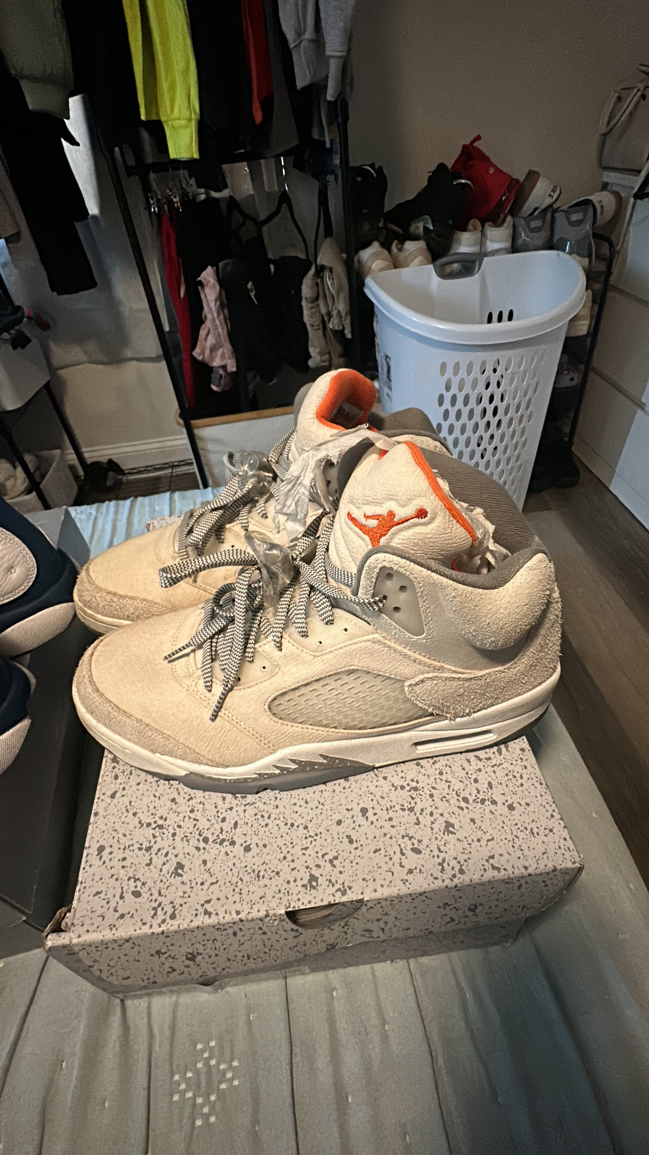 Air Jordan 5 Retro SE Craft Light Orewood Brown