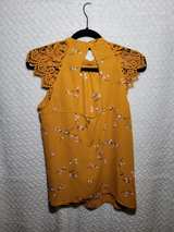 Express Floral Lace Shoulder Sleeveless Blouse sz M - Image 6