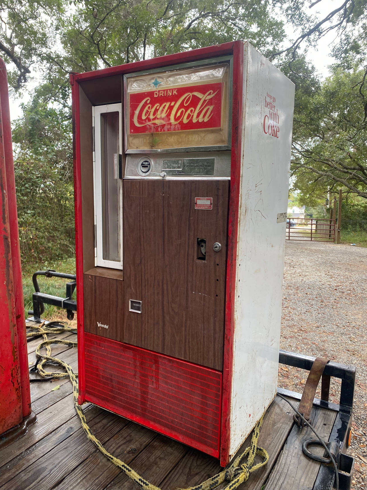 Vendo Coca-Cola Vending Machine