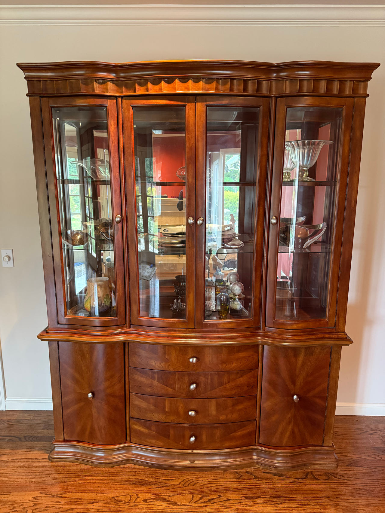 Traditional China Cabinet Hutch