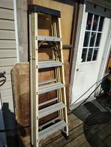 Werner 6 ft. Fiberglass Step Ladder - Image 2