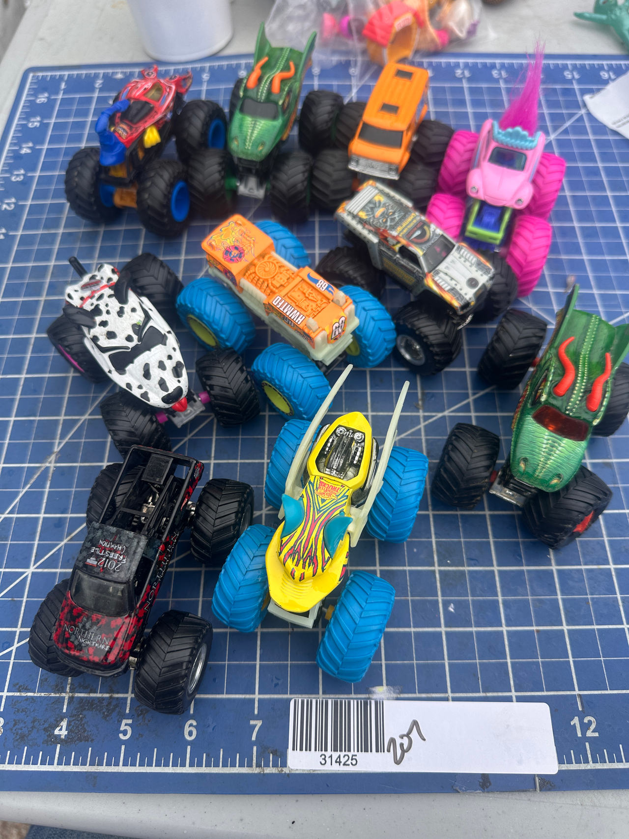 Hot Wheels Monster Jam 1:64 Die-Cast Truck Lot 10 pcs. 207