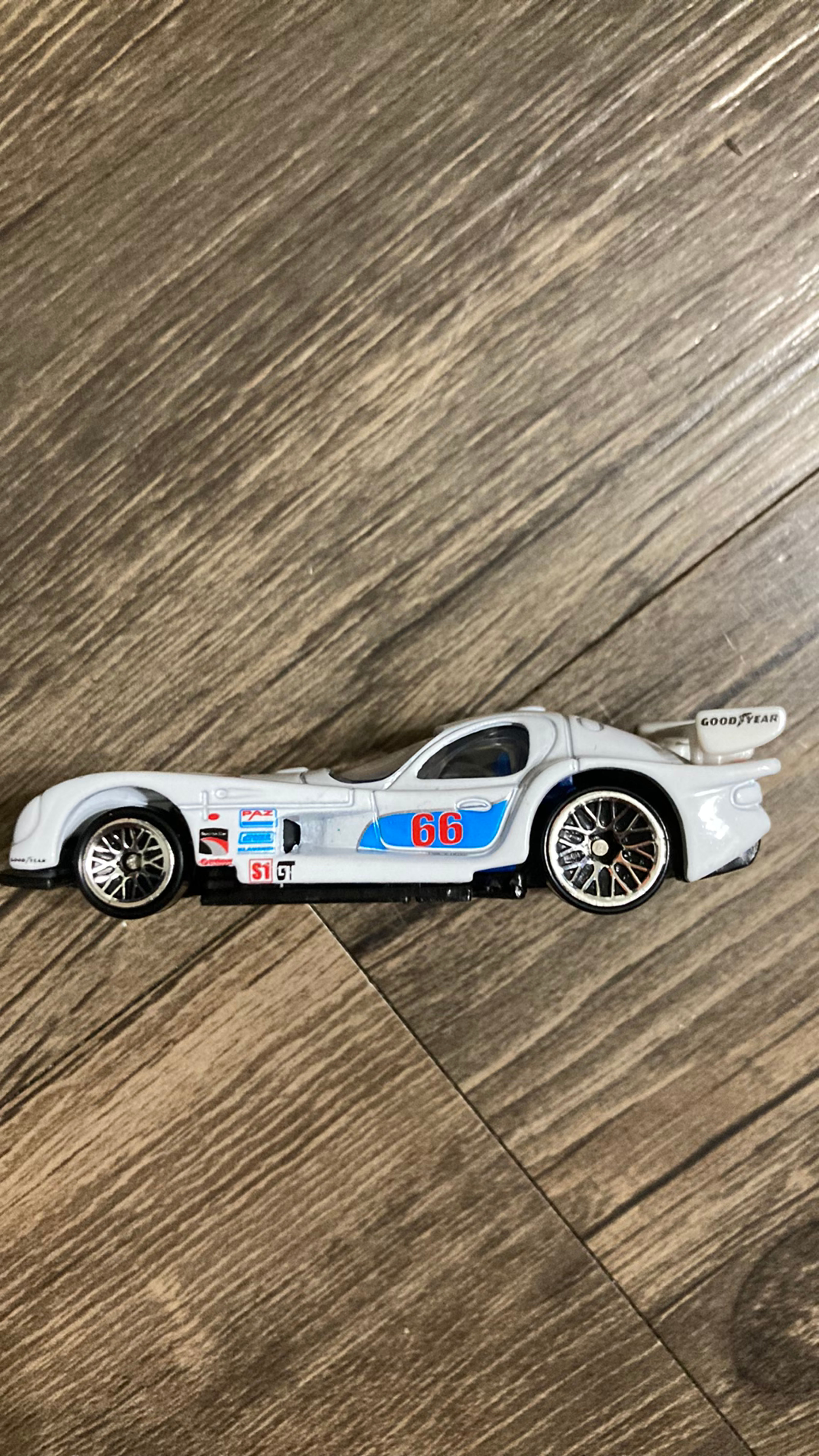 Hot Wheels Panoz GTR-1 1998 First Editions White Diecast Car - Image 3