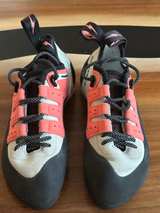 Women's Climbing Shoes Size 8.5 - Image 2