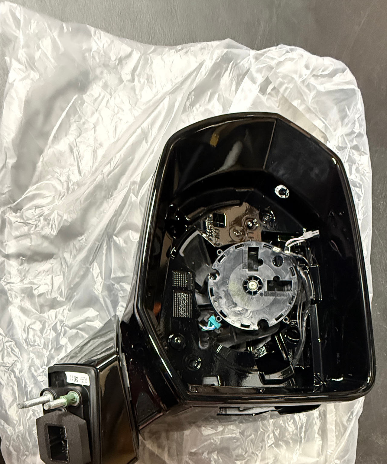 Tahoe/Suburban 2022-2025 Driver side mirror with blind spot and 360 camera
