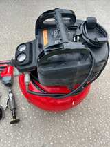 Craftsman 6-Gallon 150psi Pancake Air Compressor with 5 tools - Image 6