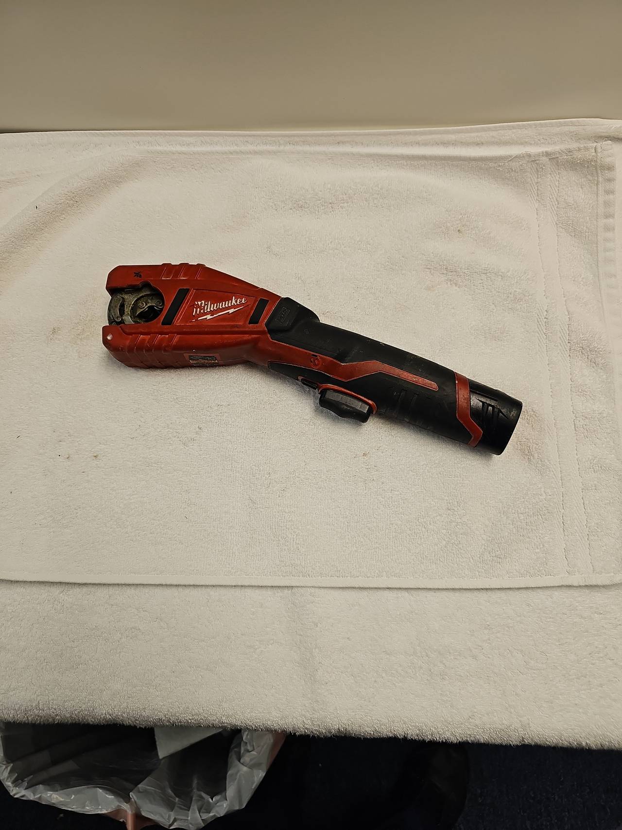Milwaukee M12 12V Lithium-Ion Cordless Copper Tubing Cutter