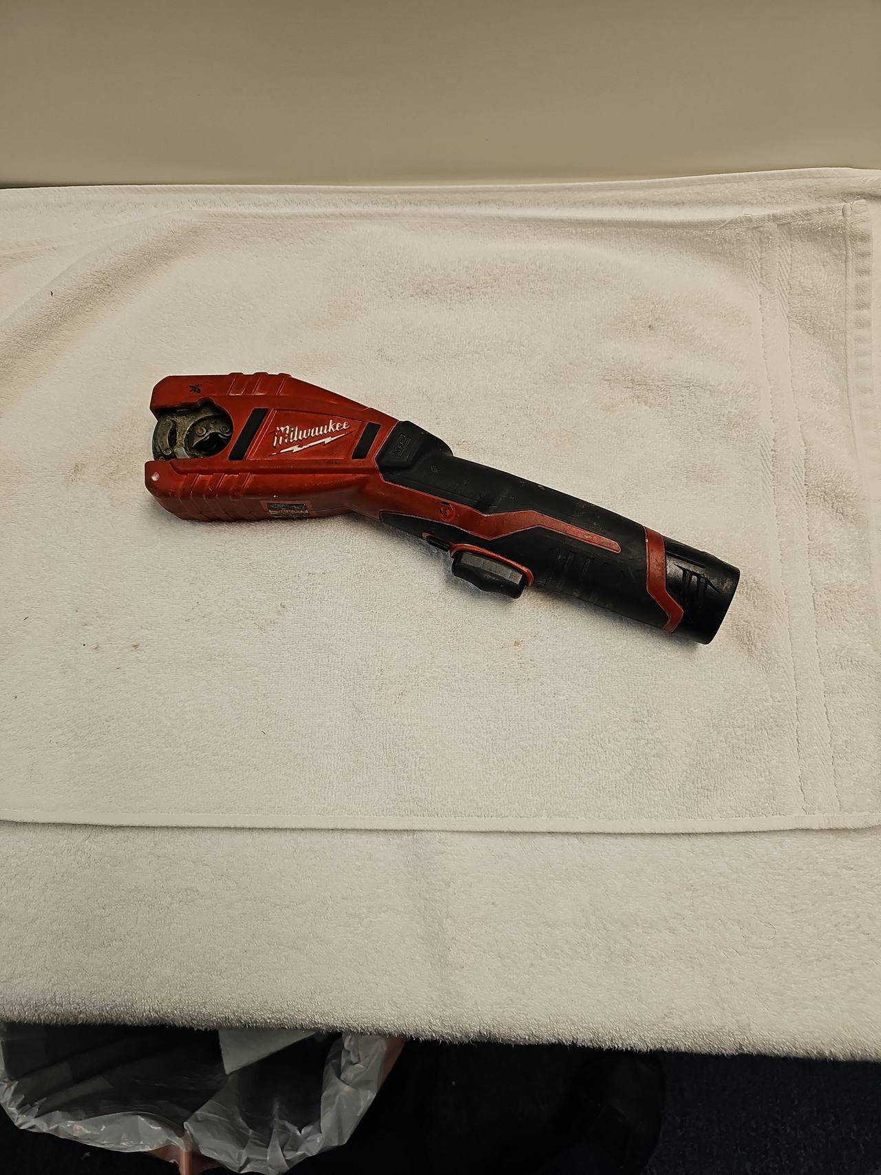 Milwaukee M12 12V Lithium-Ion Cordless Copper Tubing Cutter