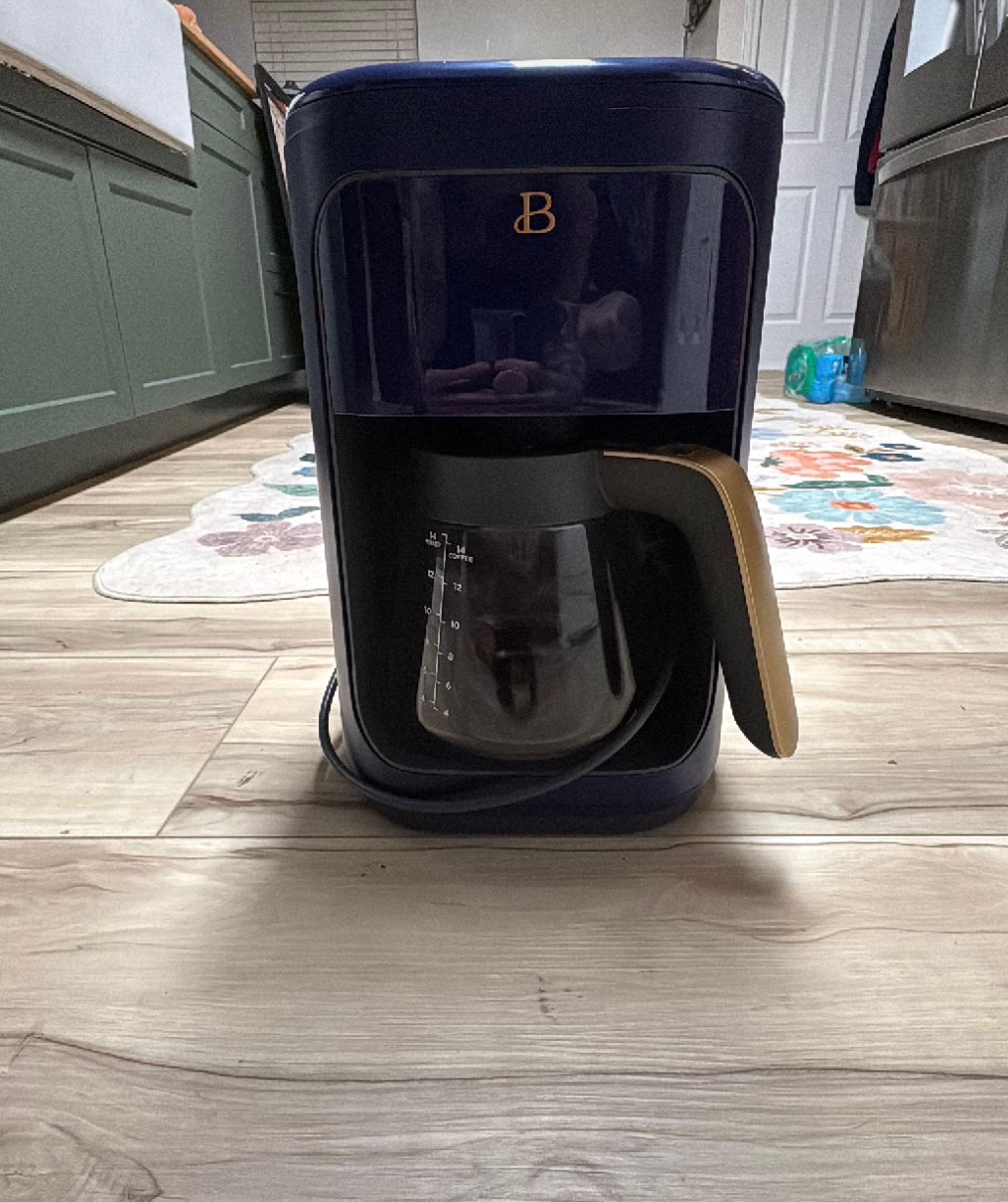 Beautiful 14-Cup Programmable Coffee Maker - Image 9