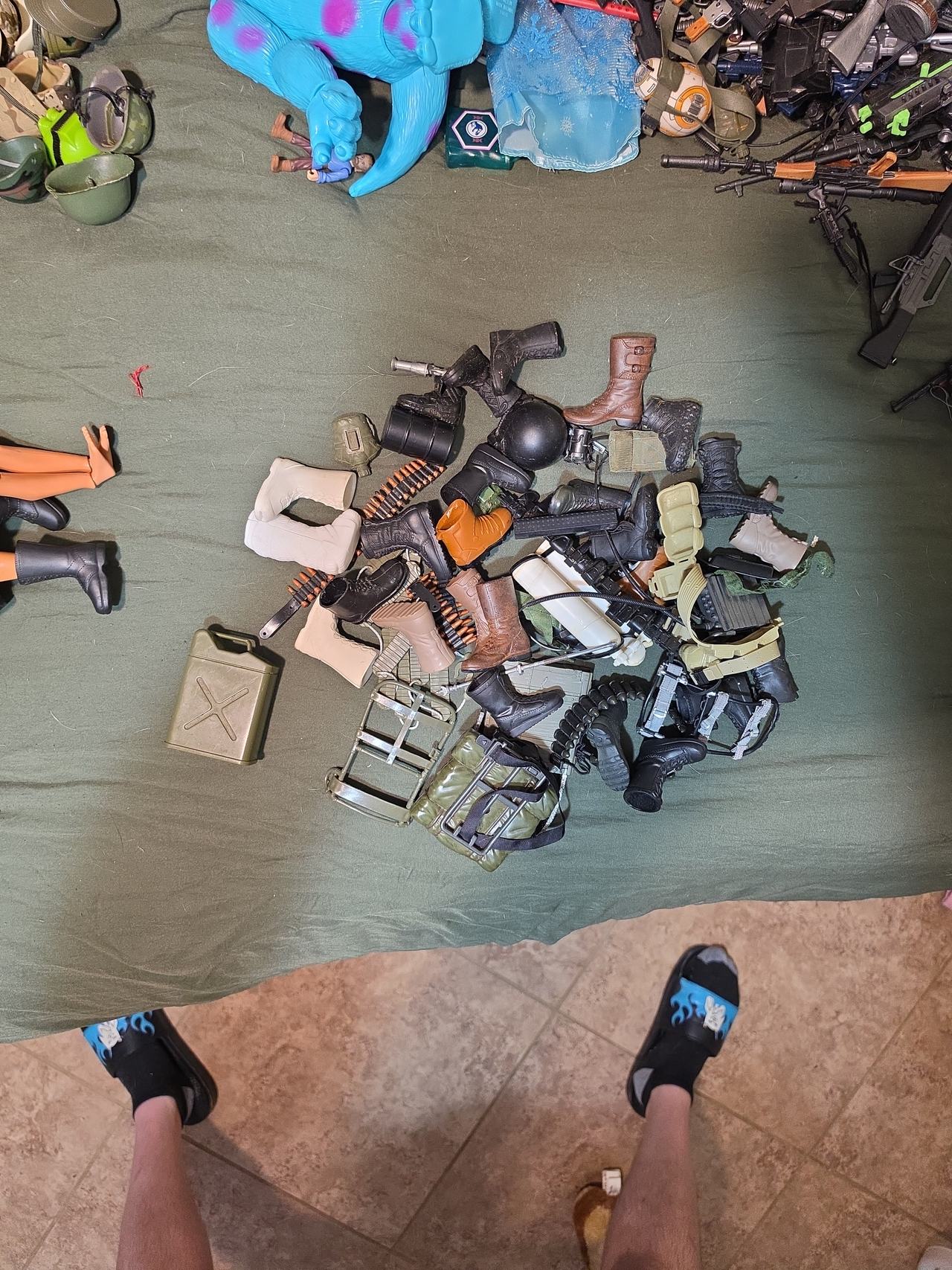 Assorted 1:6 Scale Military Action Figure Accessories