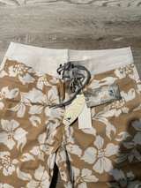 SURF CUZ Mens Swim Trunks Size 30 with Compression Liner Khaki Floral - Image 3