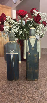 Wooden American Gothic Figurines - Image 2