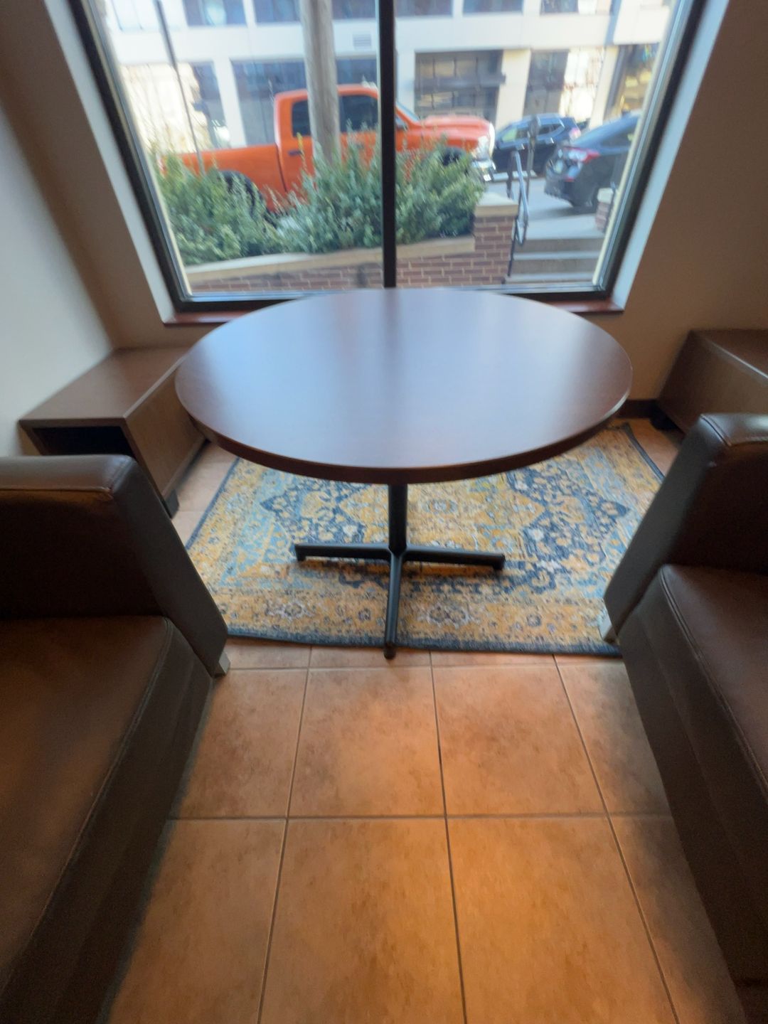 Holland 42" Black Round Dining Table