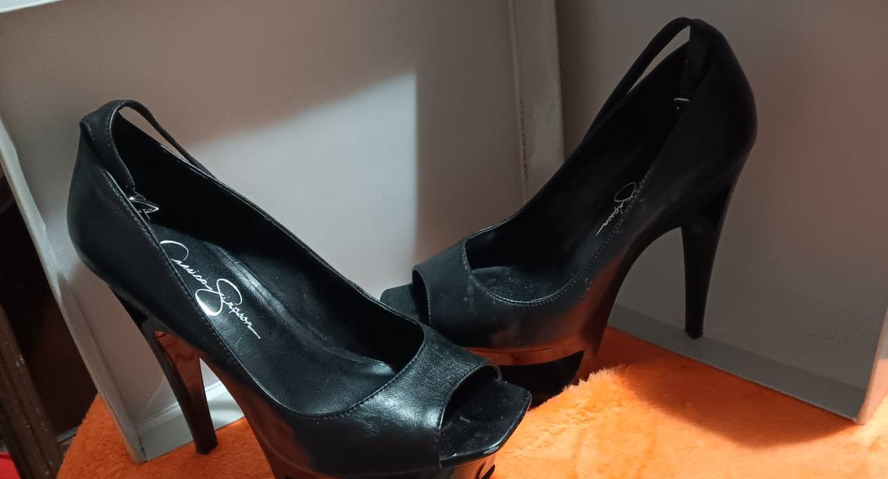Jessica Simpson Black Platform Peep Toe Heels