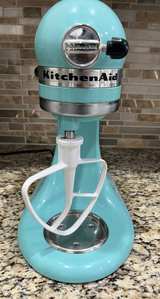 KitchenAid Stand Mixer Artisan Series 5 Quart Tilt-Head Stand - Image 6