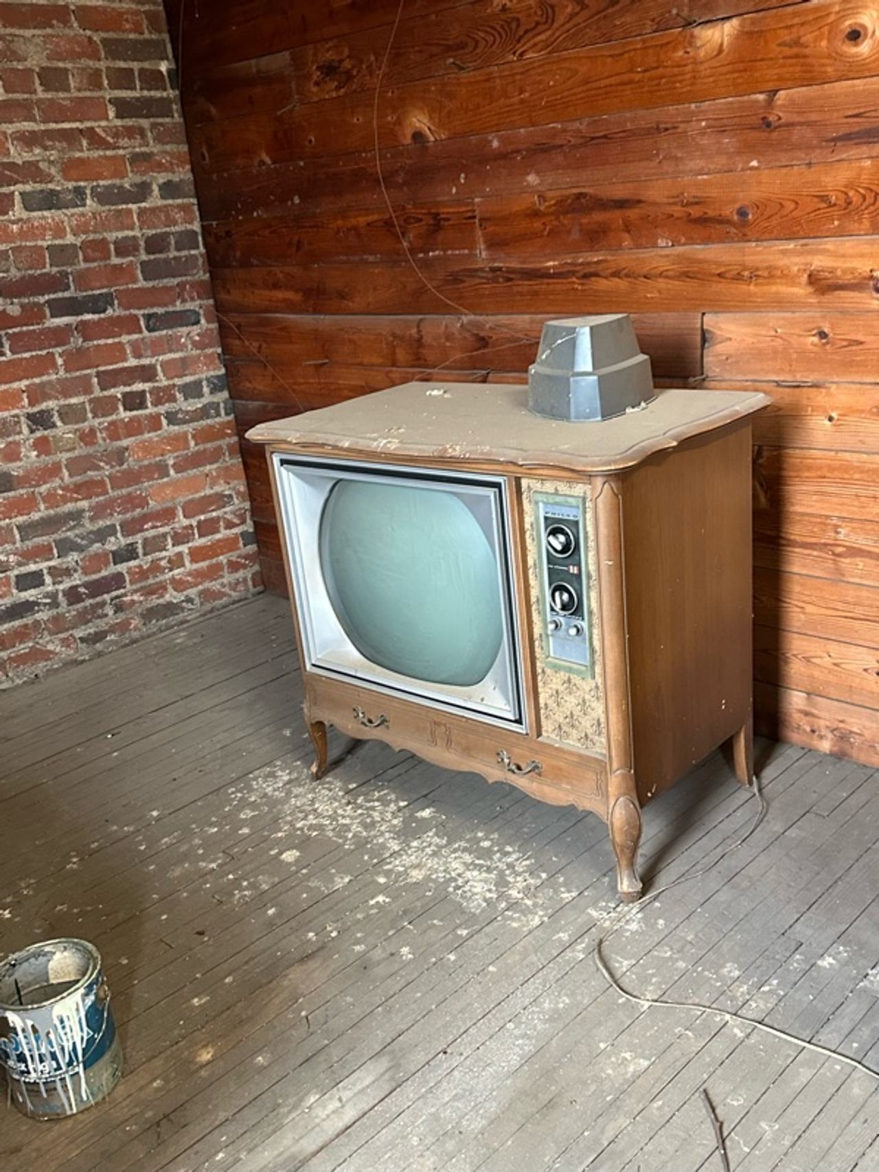Zenith Color Roundy 24" Console Television