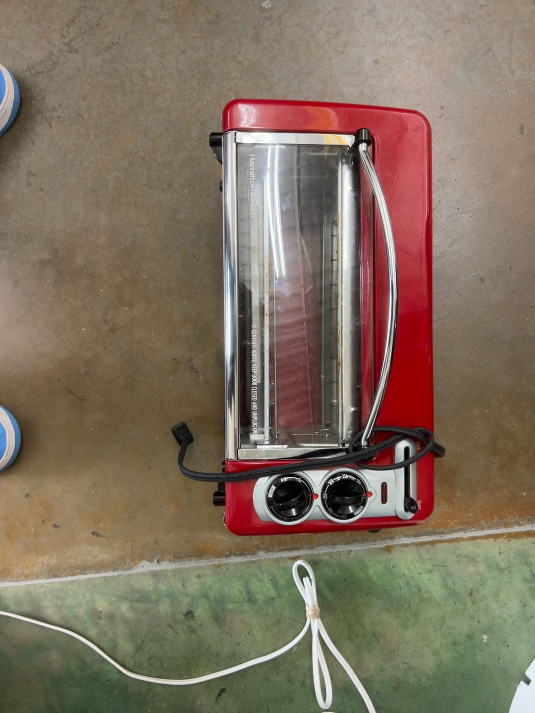 Hamilton Beach Toastation 2-Slice Toaster Oven Red