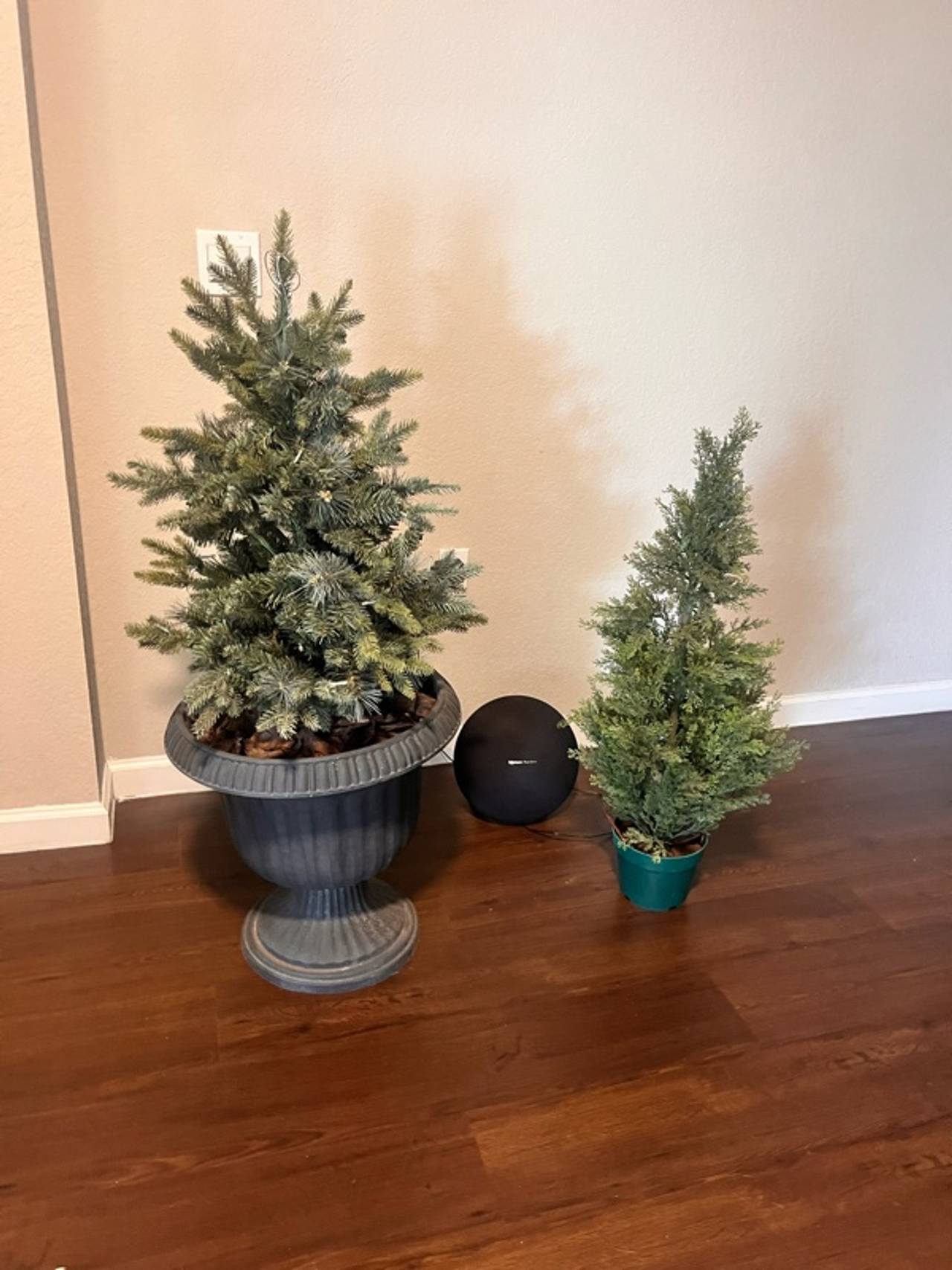 Adeeing 24-Inch Green Frosted Pre-Lit Mini Christmas Tree
