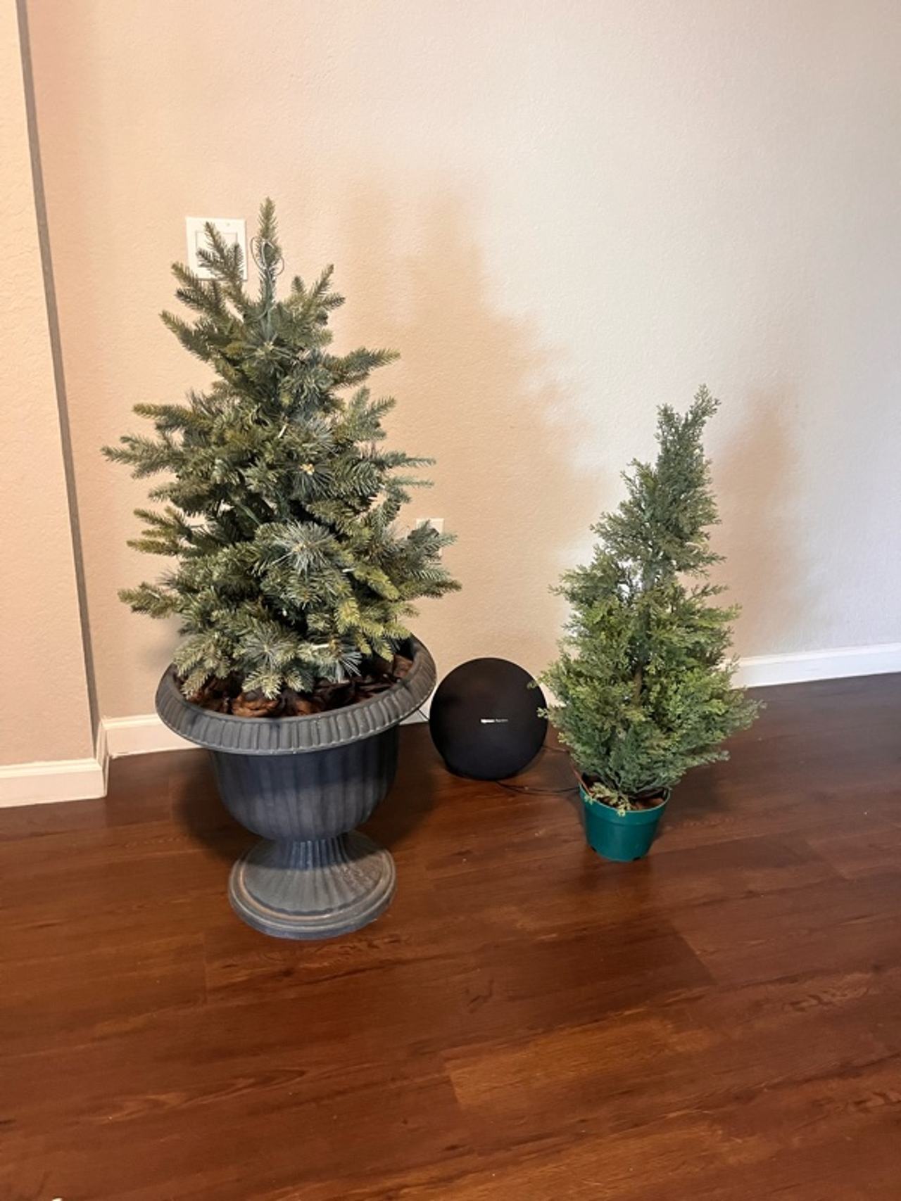 Adeeing 24-Inch Green Frosted Pre-Lit Mini Christmas Tree