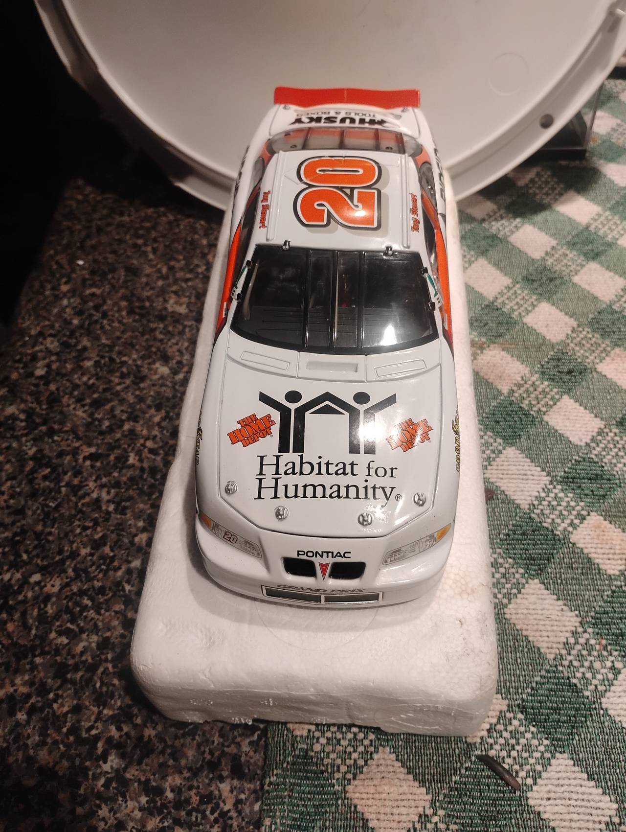 Action Tony Stewart #20 Habitat for Humanity 2001 Pontiac Grand Prix 1:24