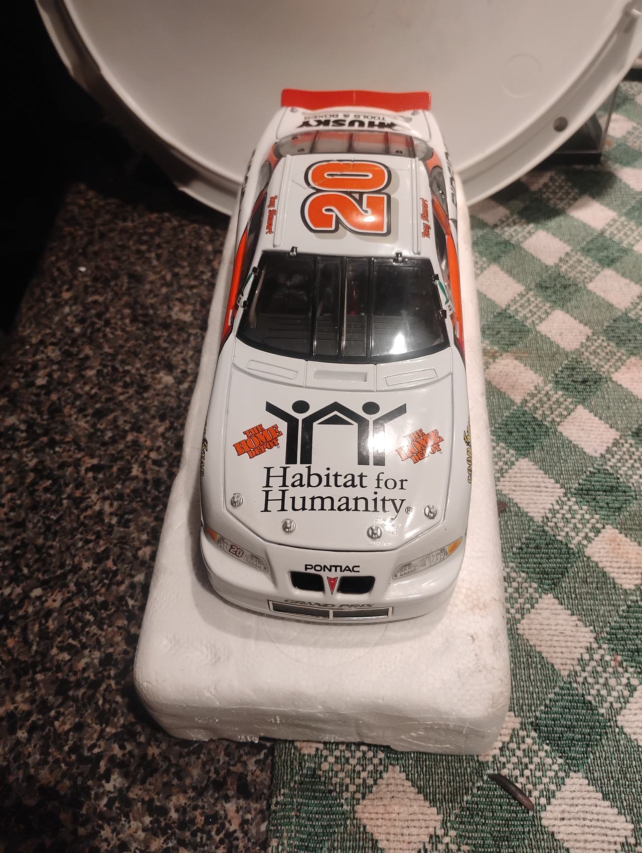Action Tony Stewart #20 Habitat for Humanity 2001 Pontiac Grand Prix 1:24