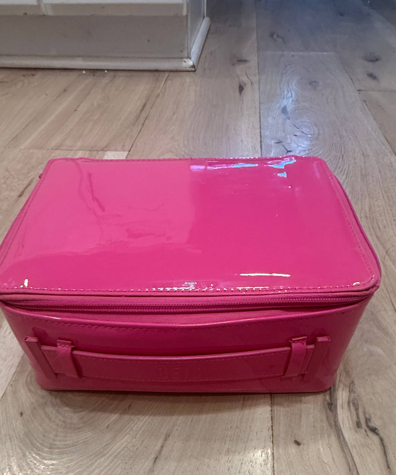 Béis x Barbie The Cosmetic Case in Pink Patent limited edition
