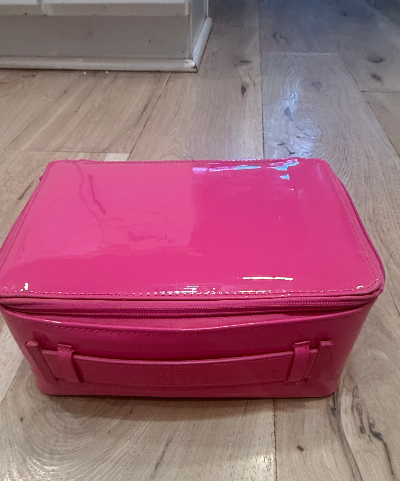 Béis x Barbie The Cosmetic Case in Pink Patent limited edition